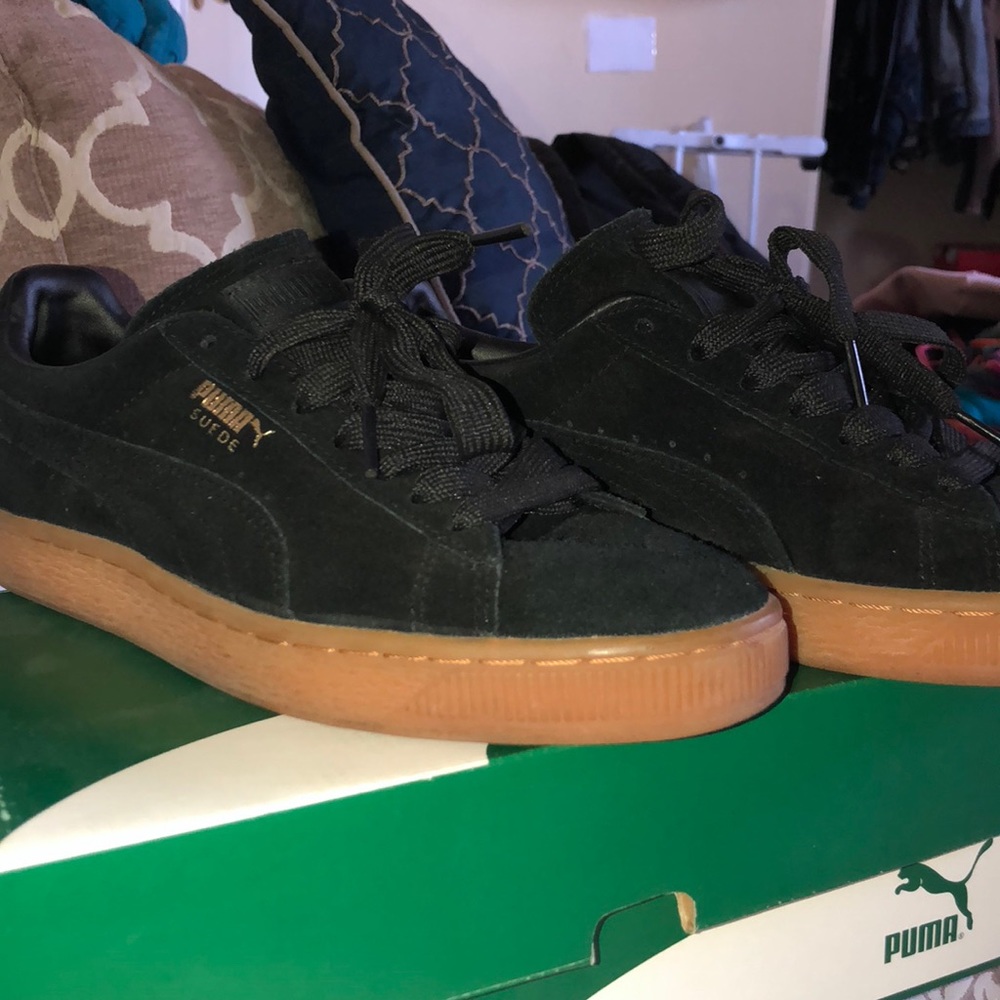 Pumas suede
